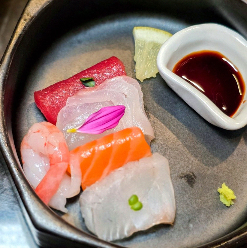 DAEBOJUNG City Hall · seafood course served alongside the beef