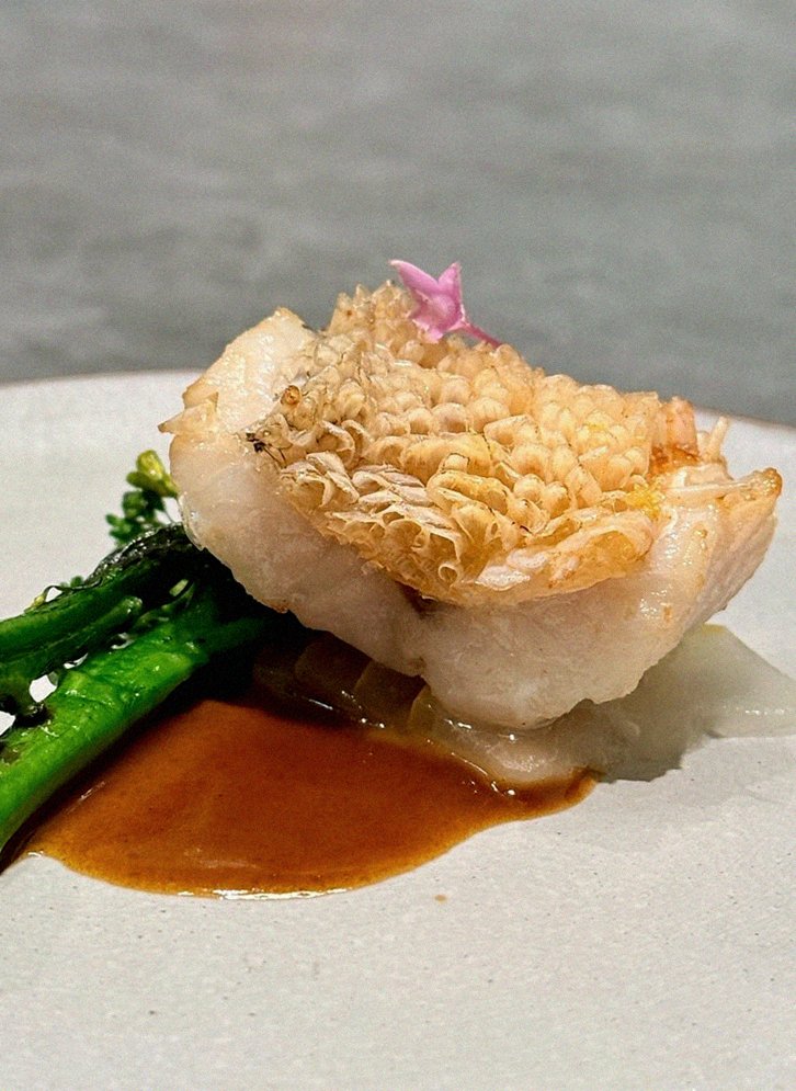 GOWOOGA Gangnam·Yeoksam · seafood course served alongside the beef