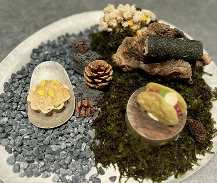 GOWOOGA Gangnam·Yeoksam · a plated course of Hanwoo beef
