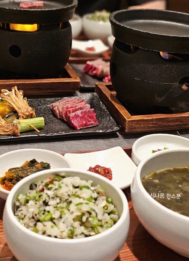 GOWOOGA Gangnam·Yeoksam · assorted Korean side dishes (banchan)