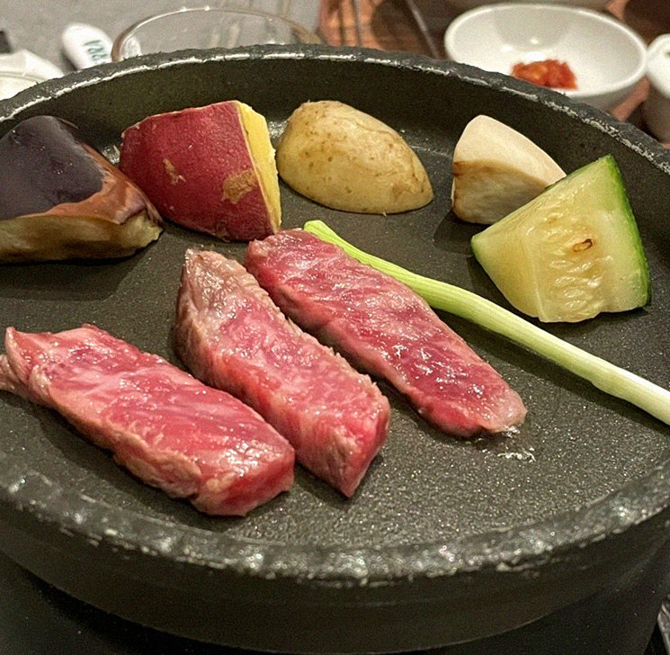WOOHANA Jonggak · Hanwoo beef grilling over binchotan charcoal