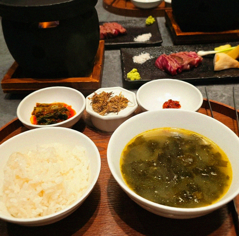 WOOHANA Yeouido · assorted Korean side dishes (banchan)