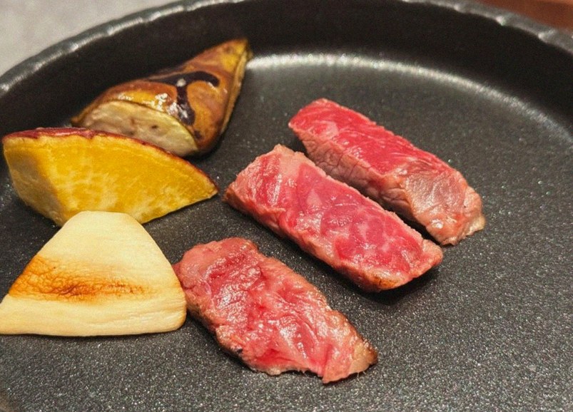 WOOHANA Yeouido · Hanwoo beef grilling over binchotan charcoal