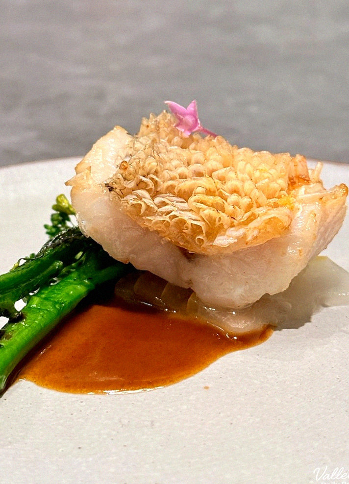 GOWOOGA Gangnam·Yeoksam · seafood course served alongside the beef