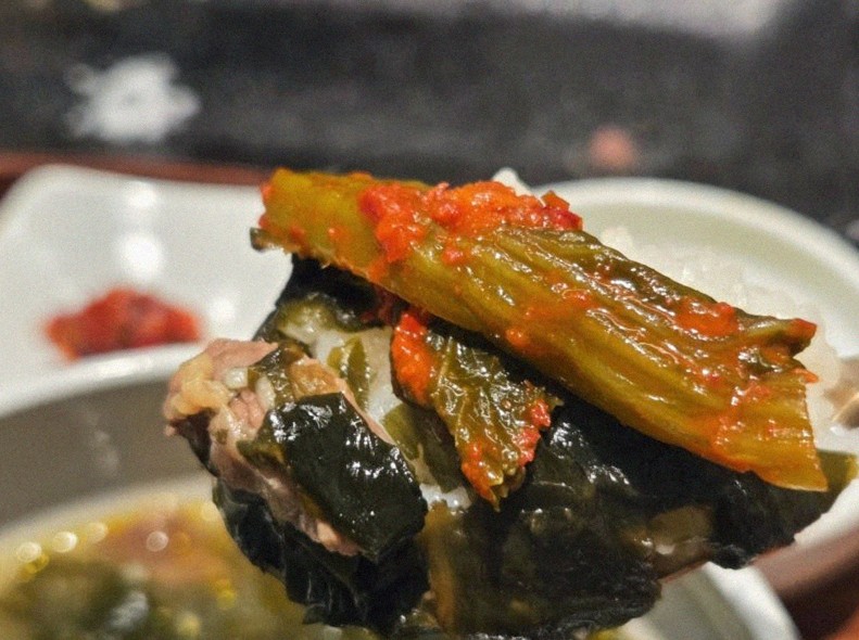 GOWOOGA Gangnam·Yeoksam · assorted Korean side dishes (banchan)