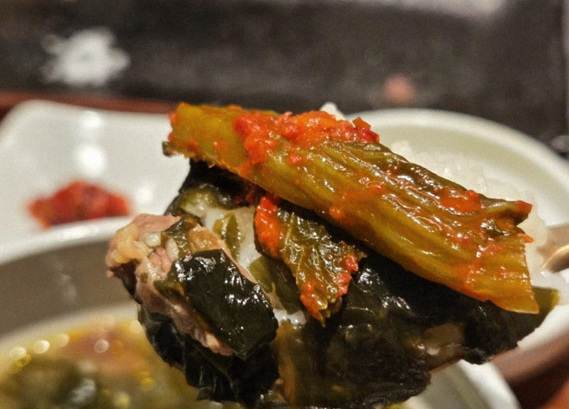 고우가 역삼점 강남 · 서울 한우오마카세 · 정갈하게 차려진 반찬과 곁들임 찬