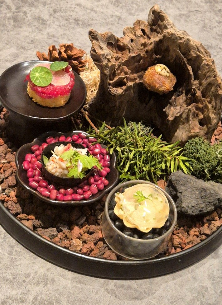 WOOHANA Jonggak · the signature Hanwoo showing — marbled beef cuts and caviar presented in a display chest