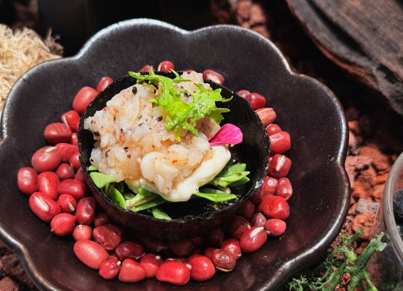 WOOHANA Jonggak · fresh Hanwoo beef tartare (yukhoe)