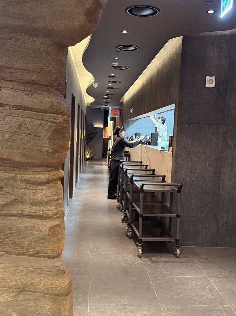 WOOHANA Jonggak · a private dining room — every table is a private room