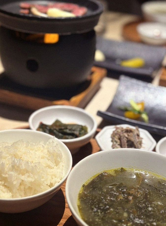 WOOARA Gwanghwamun · assorted Korean side dishes (banchan)