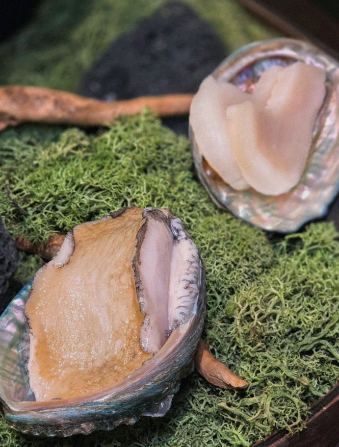 DAEBOJUNG City Hall · seafood course served alongside the beef