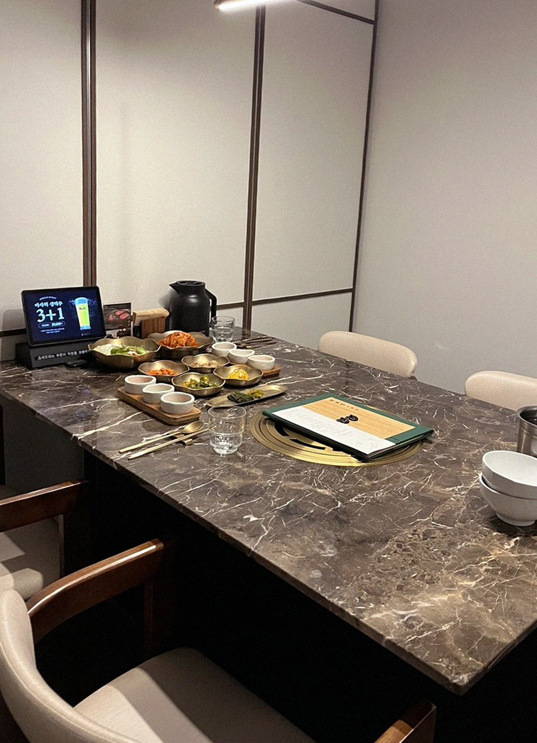 DAEBOJUNG City Hall · the full Hanwoo omakase table