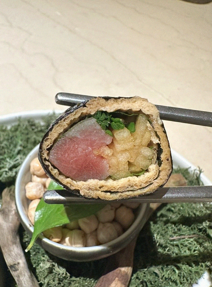 우아라 여의도점 · 여의도 더현대 맛집 · 신선한 한우 육회