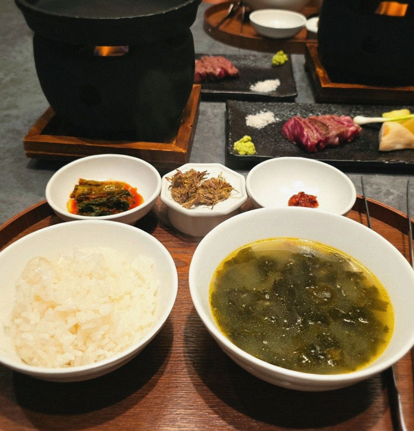 우하나 종각역점 · 서울 오마카세맛집 · 정갈하게 차려진 반찬과 곁들임 찬