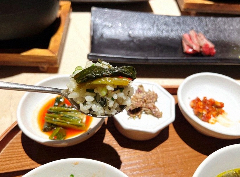 WOOARA Yeouido · assorted Korean side dishes (banchan)