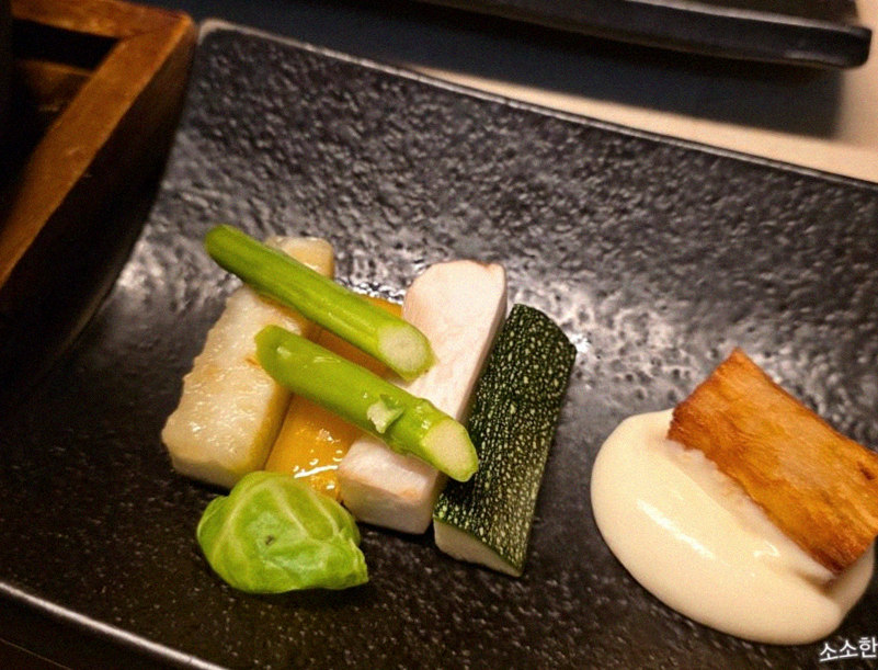 WOOARA Gwanghwamun · seafood course served alongside the beef