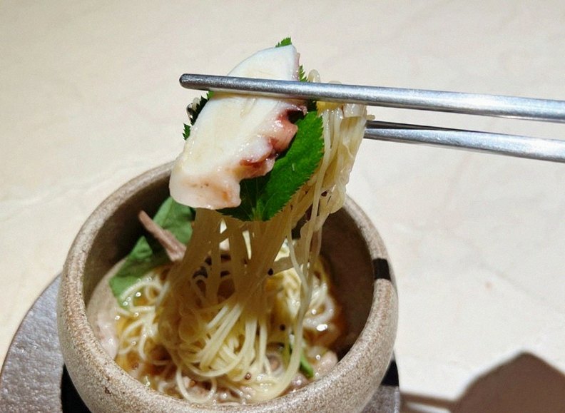우아라 여의도점 · 샛강역 맛집 · 따뜻하게 마무리하는 국물 요리