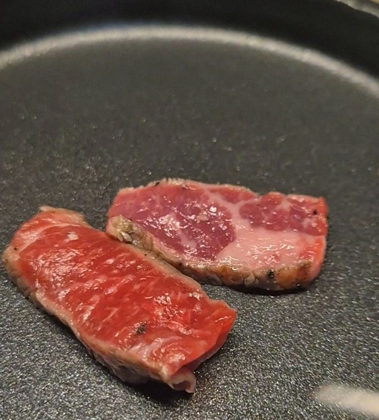 우아라 여의도점 · 샛강역 맛집 · 마블링이 살아있는 프리미엄 한우 쇼잉
