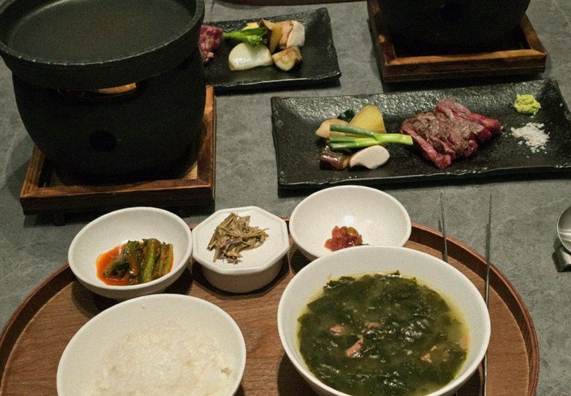 WOOHANA Yeouido · assorted Korean side dishes (banchan)