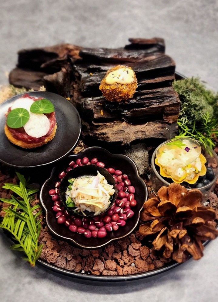 WOOHANA Yeouido · fresh Hanwoo beef tartare (yukhoe)