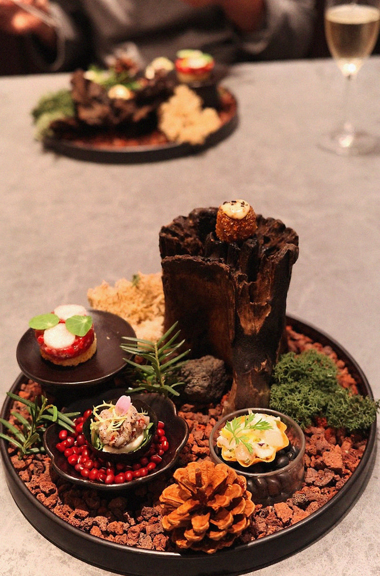 WOOHANA Yeouido · the signature Hanwoo showing — marbled beef cuts and caviar presented in a display chest