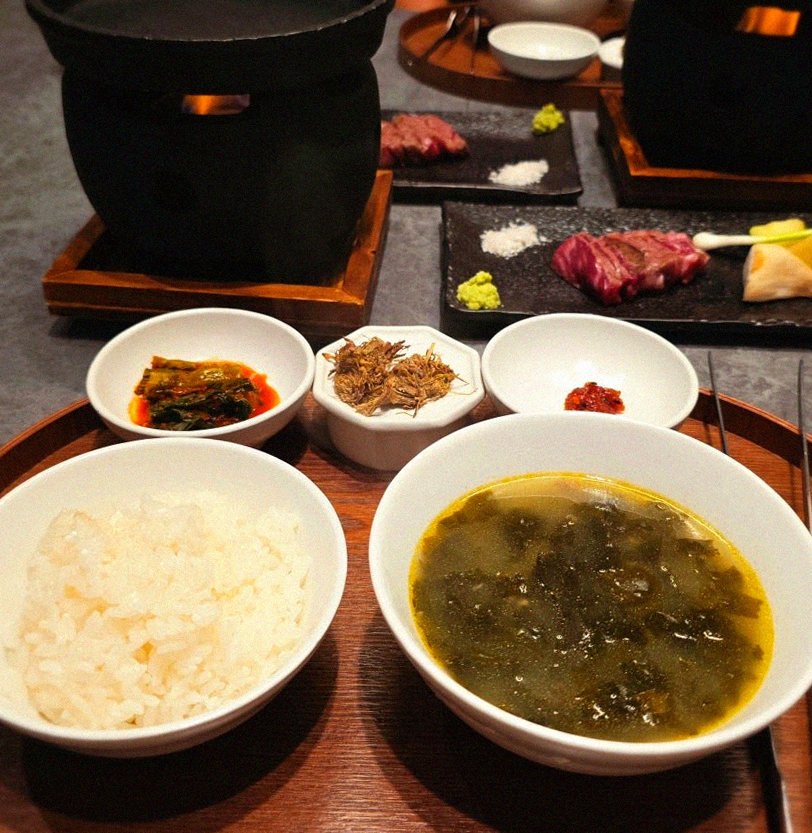 WOOHANA Yeouido · assorted Korean side dishes (banchan)