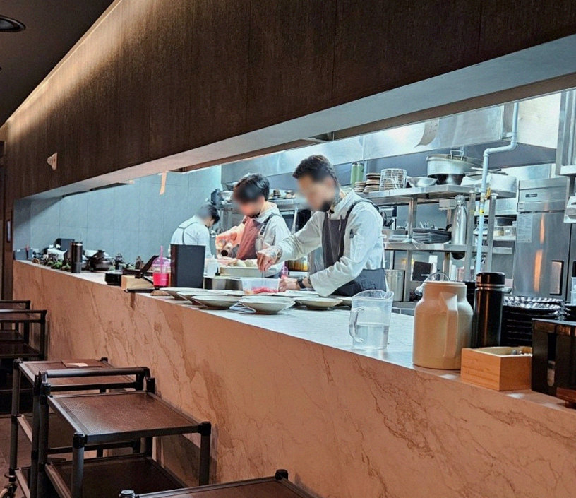 WOOHANA Yeouido · seafood course served alongside the beef