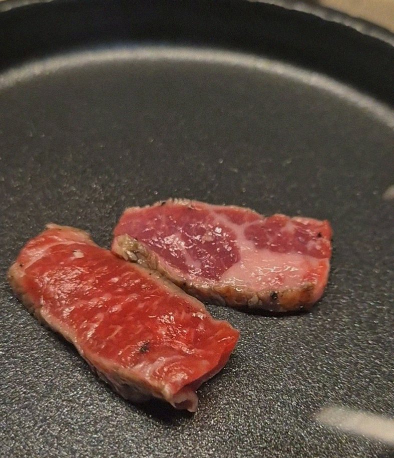 WOOARA Gwanghwamun · premium marbled Hanwoo beef presented before grilling
