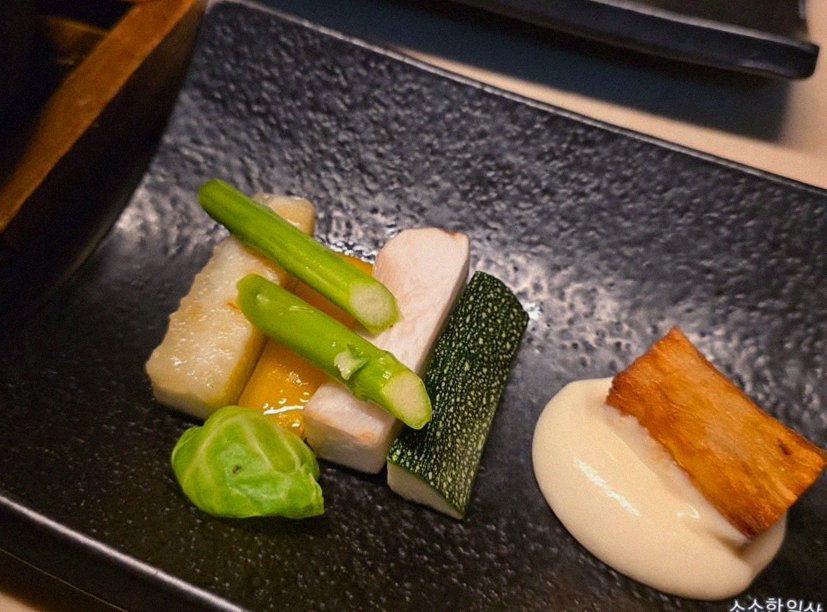 WOOARA Gwanghwamun · seafood course served alongside the beef