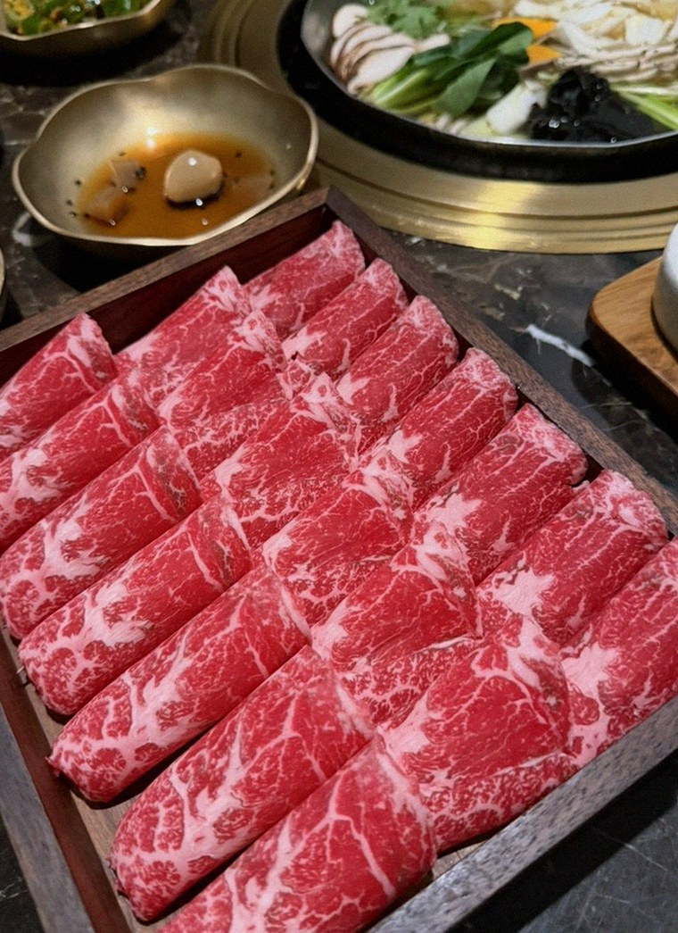 대보정 시청역점 · 서울 소고기오마카세 · 마블링이 살아있는 프리미엄 한우 쇼잉