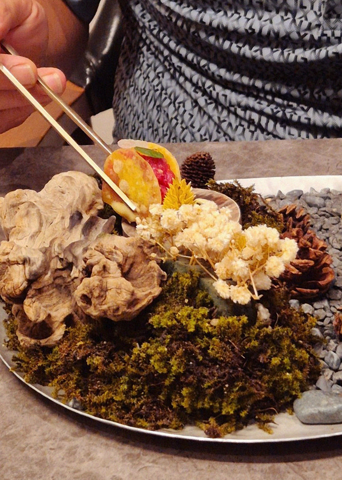 GOWOOGA Gwanghwamun · assorted Korean side dishes (banchan)