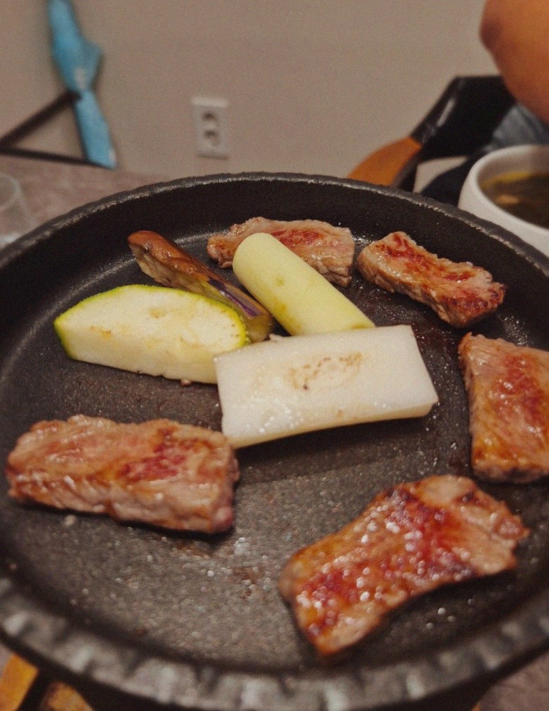 GOWOOGA Gwanghwamun · Hanwoo beef grilling over binchotan charcoal