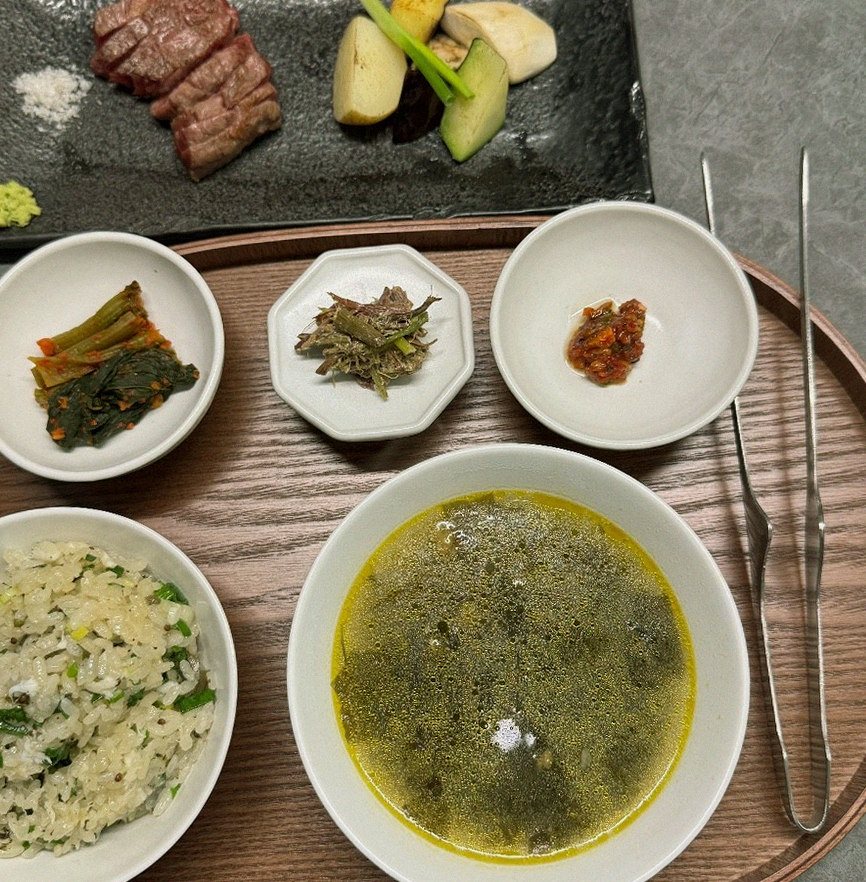 WOOHANA Yeouido · assorted Korean side dishes (banchan)