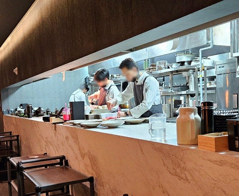 WOOHANA Yeouido · seafood course served alongside the beef