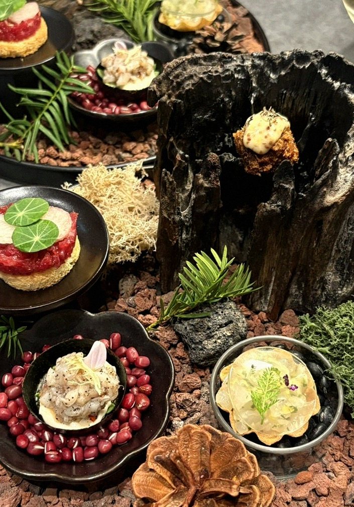 우하나 종각역점 · 서울역 맛집 광화문 맛집 · 시그니처 한우 쇼잉 — 진열함에 담긴 마블링 한우와 캐비아