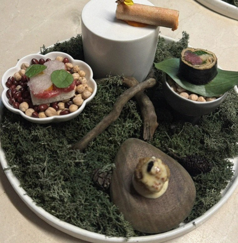 WOOARA Gwanghwamun · seafood course served alongside the beef