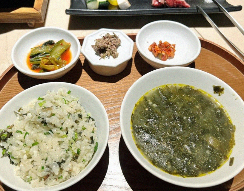 WOOARA Gwanghwamun · assorted Korean side dishes (banchan)