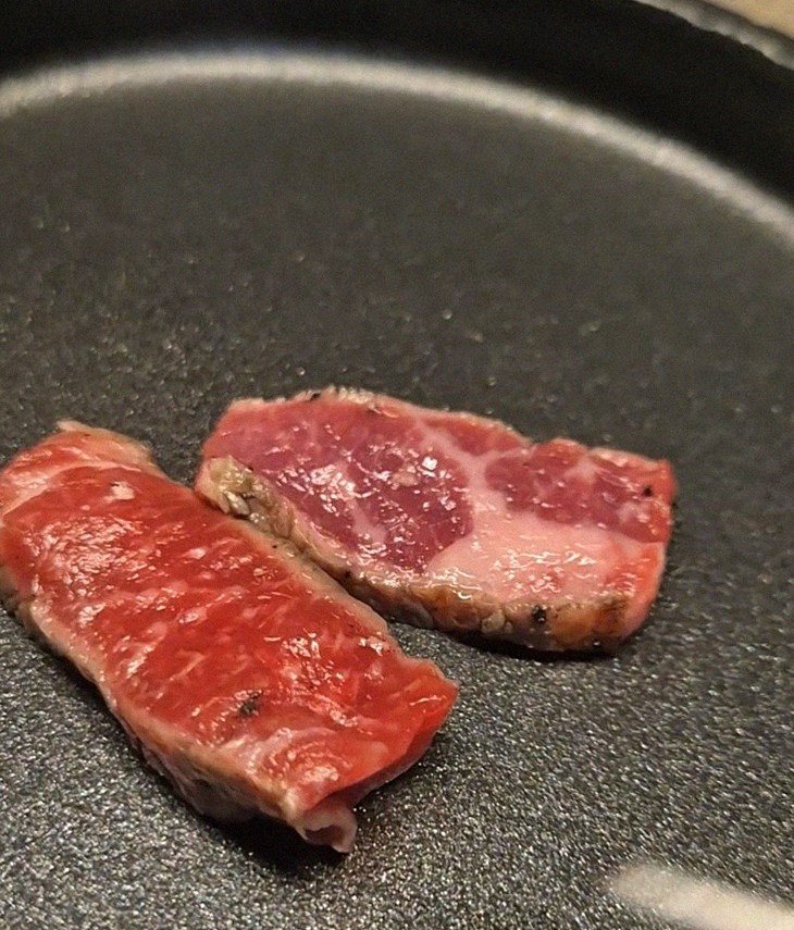 WOOARA Gwanghwamun · premium marbled Hanwoo beef presented before grilling