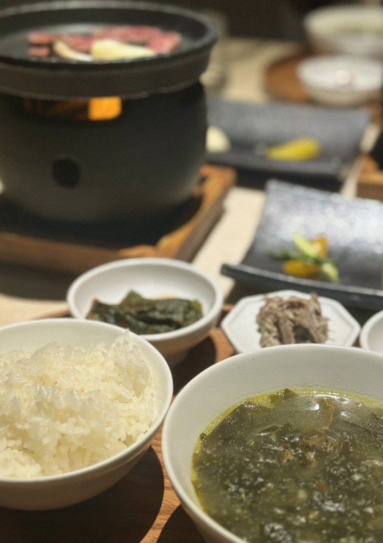 WOOARA Gwanghwamun · assorted Korean side dishes (banchan)