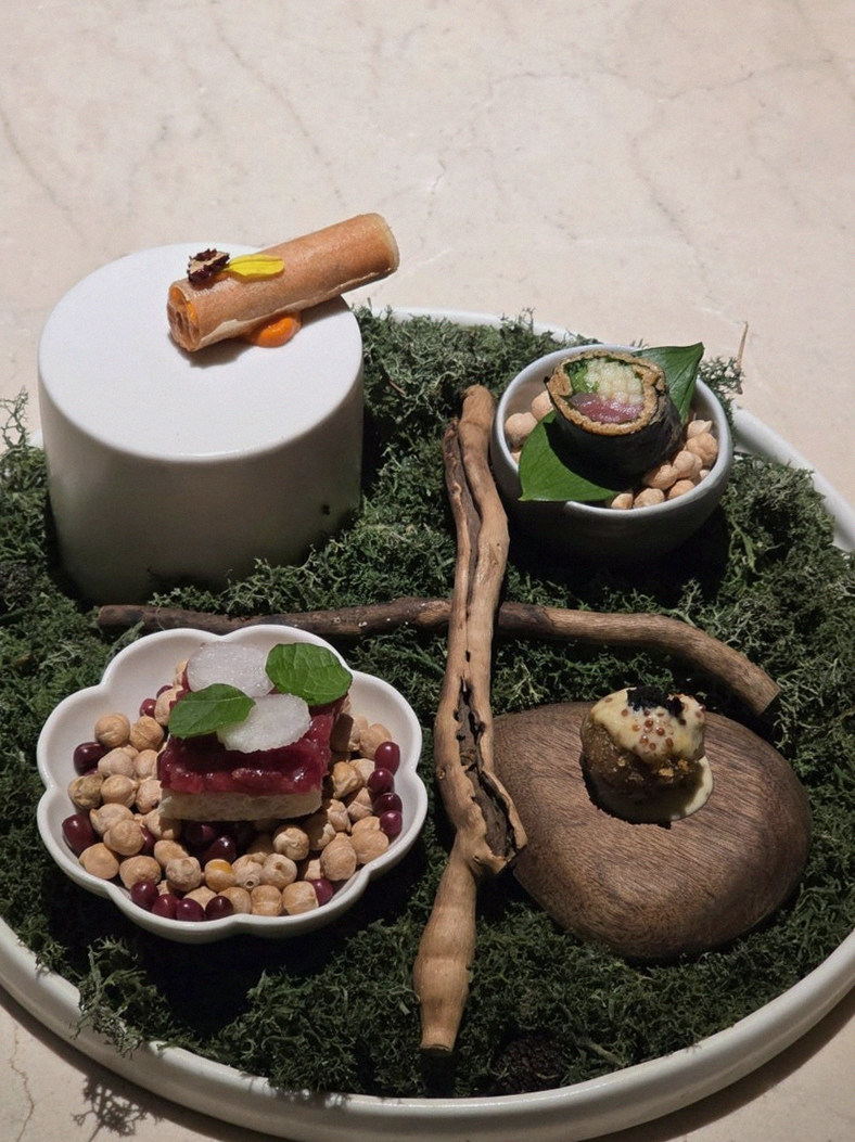 WOOARA Gwanghwamun · a plated course of Hanwoo beef