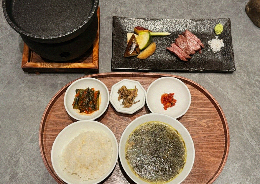 WOOHANA Jonggak · the signature Hanwoo showing — marbled beef cuts and caviar presented in a display chest