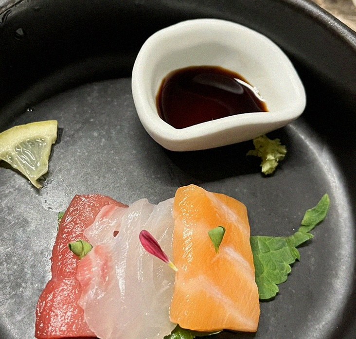DAEBOJUNG City Hall · seafood course served alongside the beef