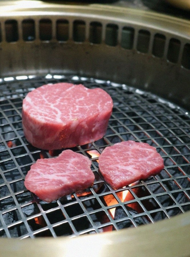 DAEBOJUNG City Hall · Hanwoo beef grilling over binchotan charcoal