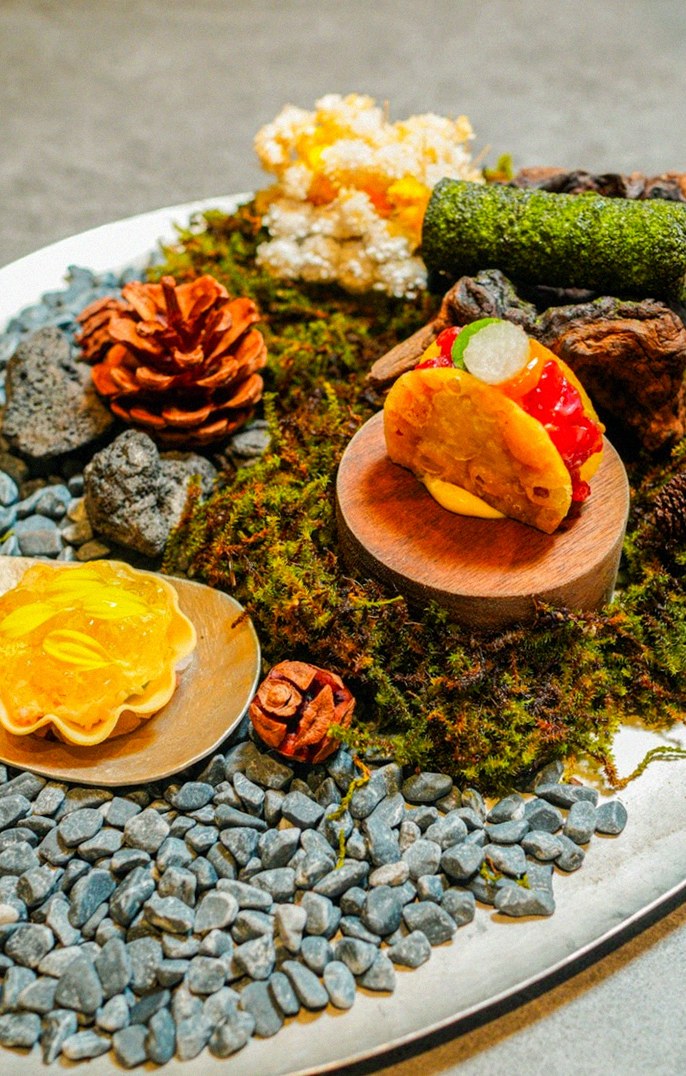 GOWOOGA Gangnam·Yeoksam · the signature Hanwoo showing — marbled beef cuts and caviar presented in a display chest