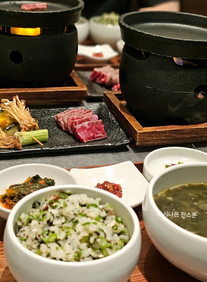 GOWOOGA Gangnam·Yeoksam · assorted Korean side dishes (banchan)