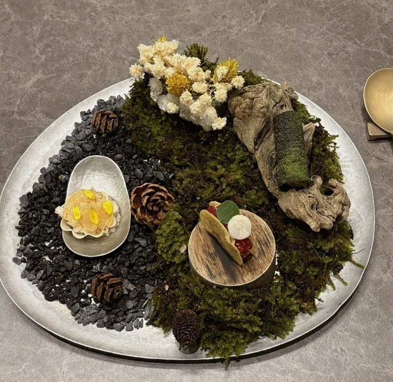 GOWOOGA Gwanghwamun · seafood course served alongside the beef
