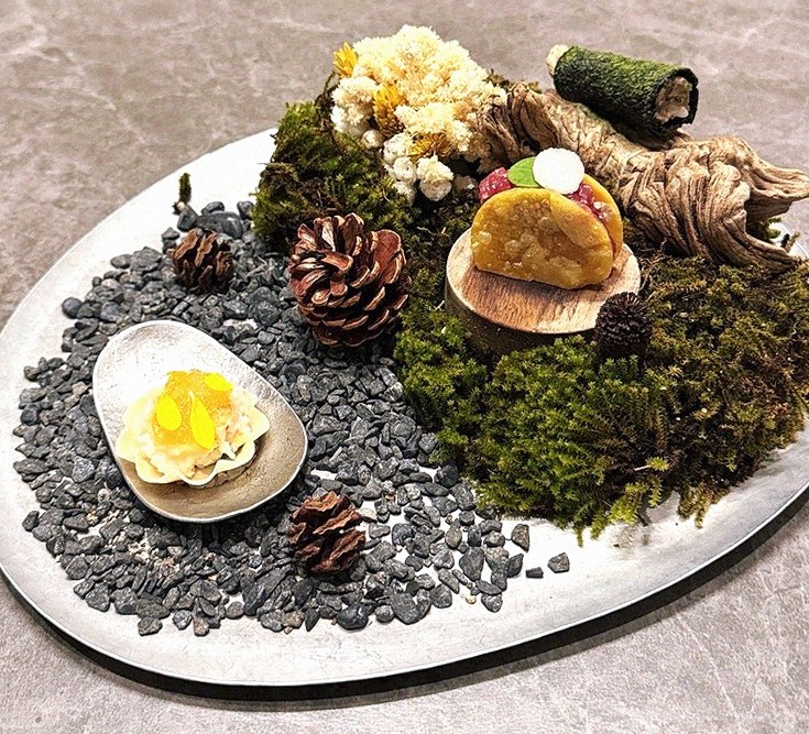 GOWOOGA Gwanghwamun · fresh Hanwoo beef tartare (yukhoe)
