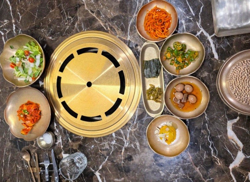 DAEBOJUNG Yeouido · assorted Korean side dishes (banchan)