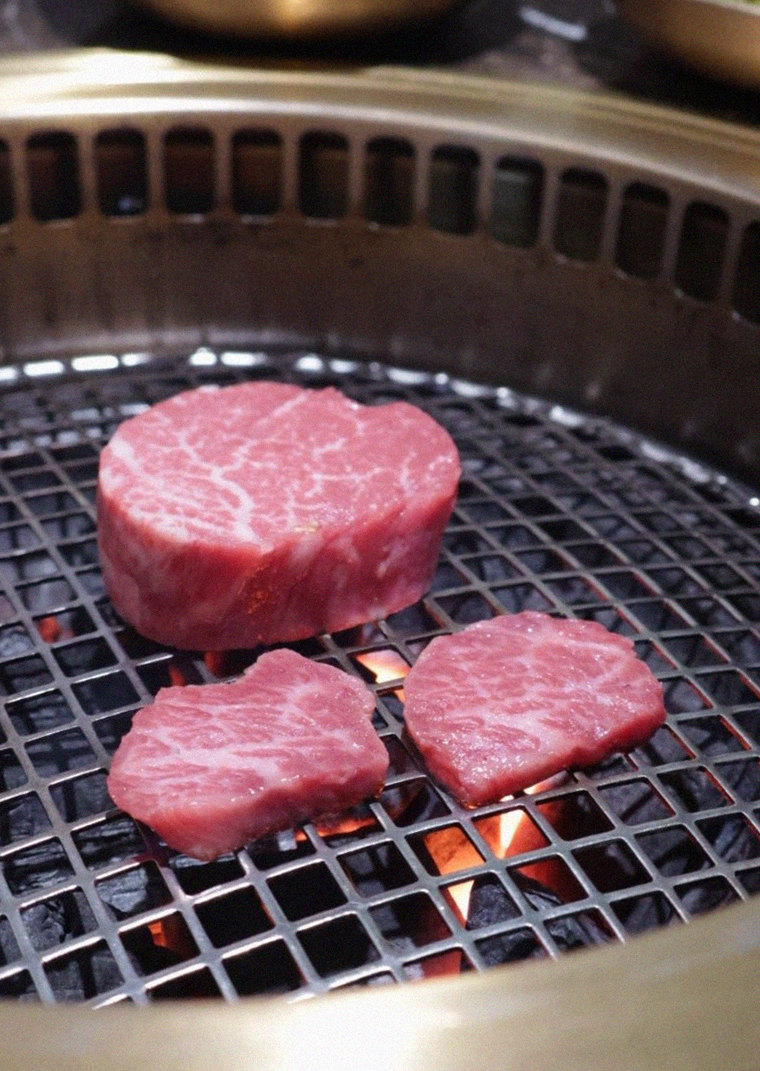 DAEBOJUNG Yeouido · Hanwoo beef grilling over binchotan charcoal