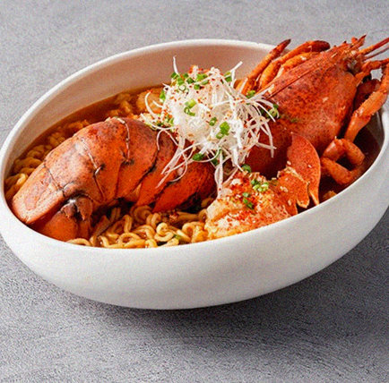 DAEBOJUNG Yeouido · seafood course served alongside the beef